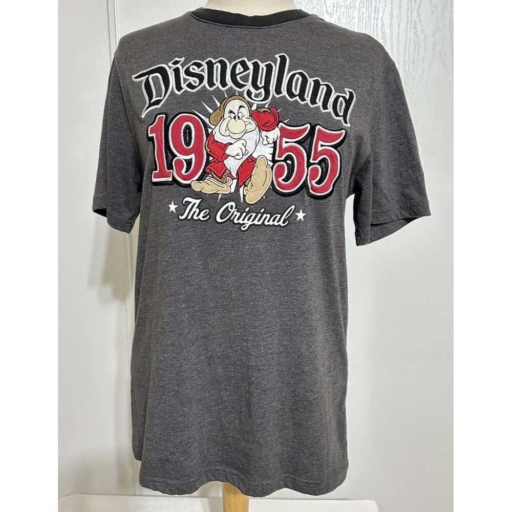 DisneyParks Mens Gray 1955 Embroidered Short Sleeve Grumpy T-Shirt Size S